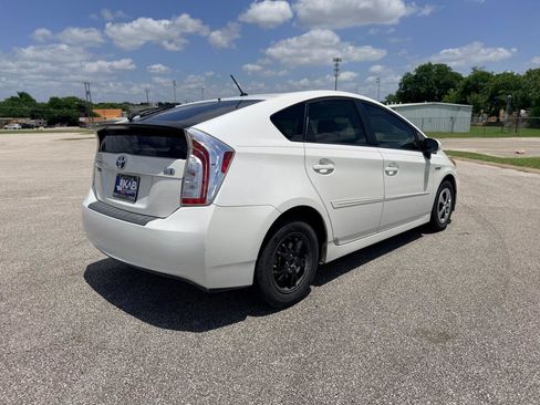Used 2014 Toyota Prius Two FWD image 3