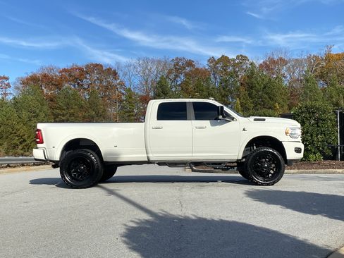 Used 2022 RAM 3500 Limited w/ Max Tow Package image 5