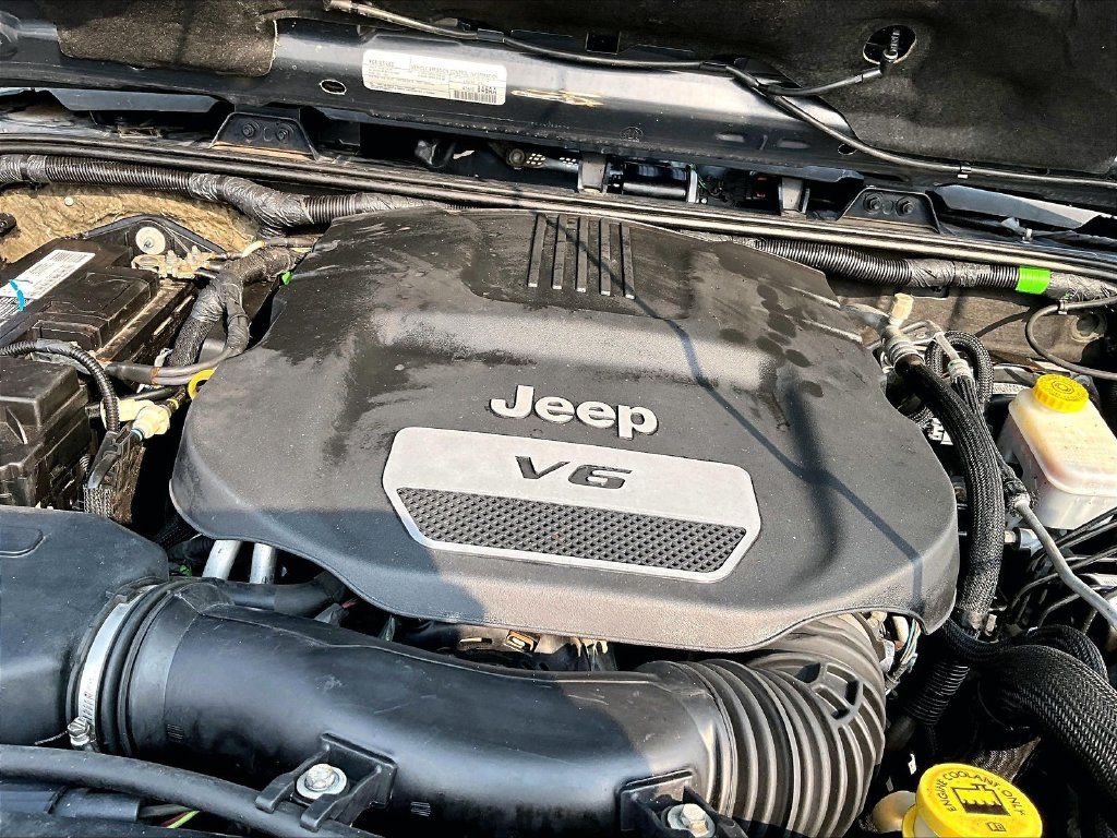 Used 2017 Jeep Wrangler Sahara w/ Connectivity Group AWD/4WD image 35
