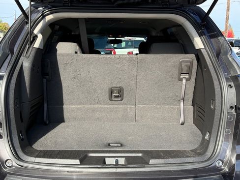 Used 2016 Chevrolet Traverse LT image 8