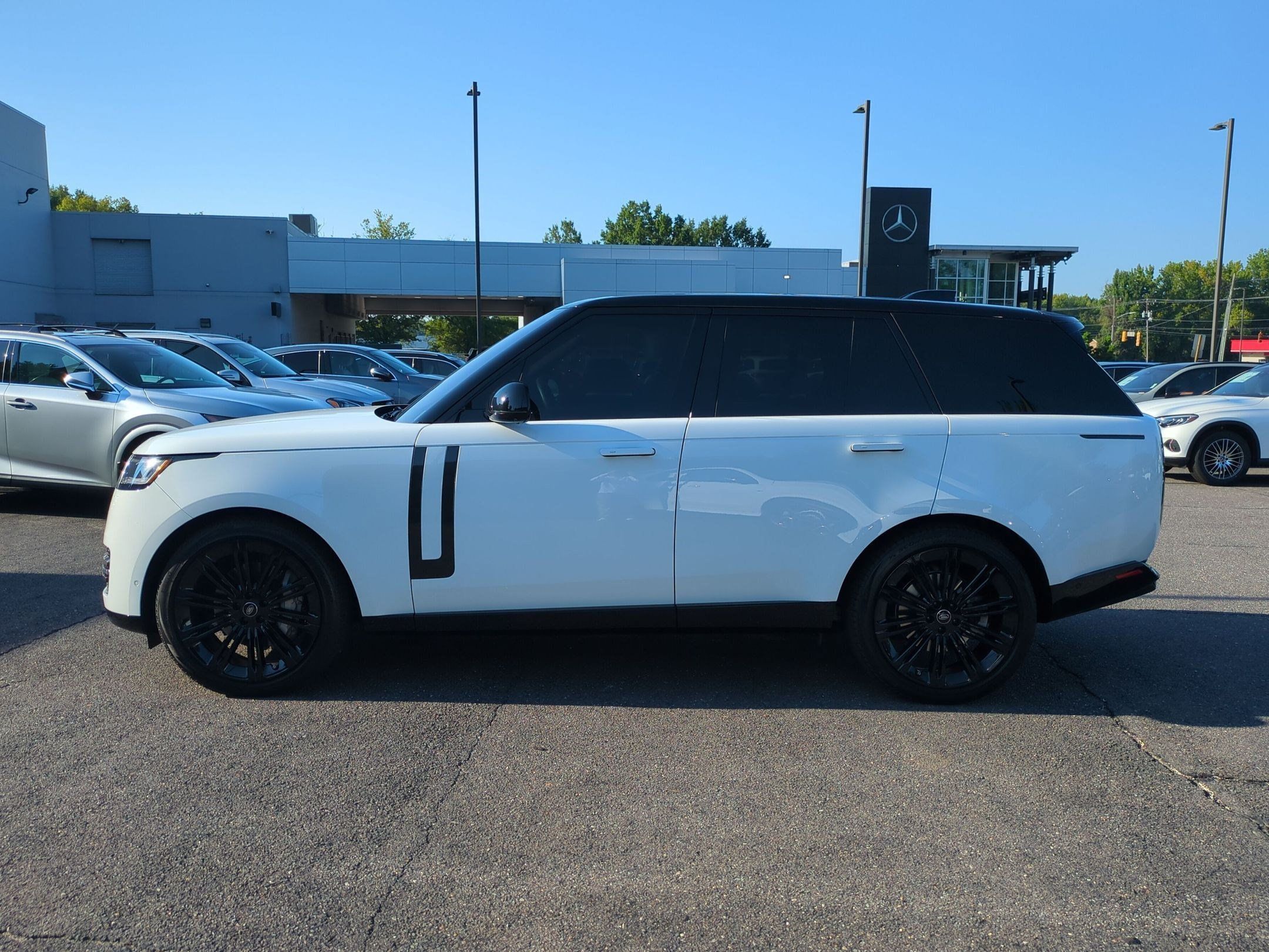 Used 2022 Land Rover Range Rover SE AWD/4WD image 6
