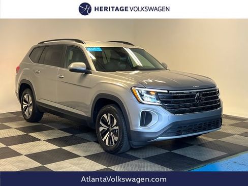 Certified 2025 Volkswagen Atlas SE FWD image 1
