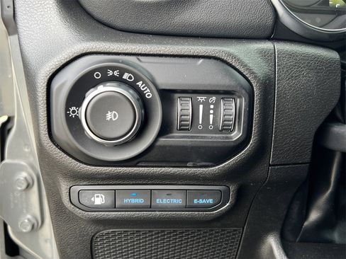 Used 2022 Jeep Wrangler Unlimited Sahara w/ Cold Weather Group image 14