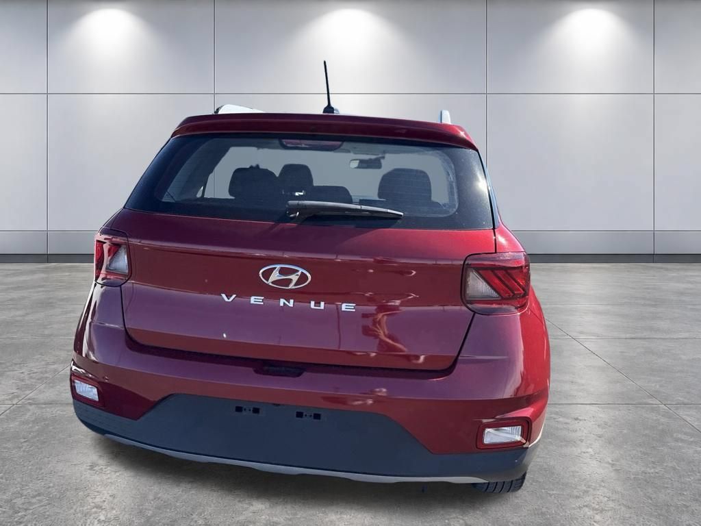 Used 2025 Hyundai Venue SEL FWD image 5