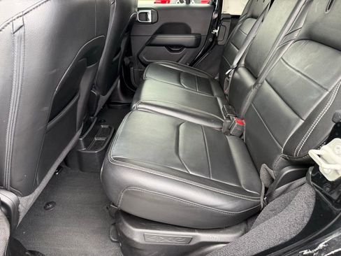 Used 2023 Jeep Wrangler Unlimited Sahara image 44