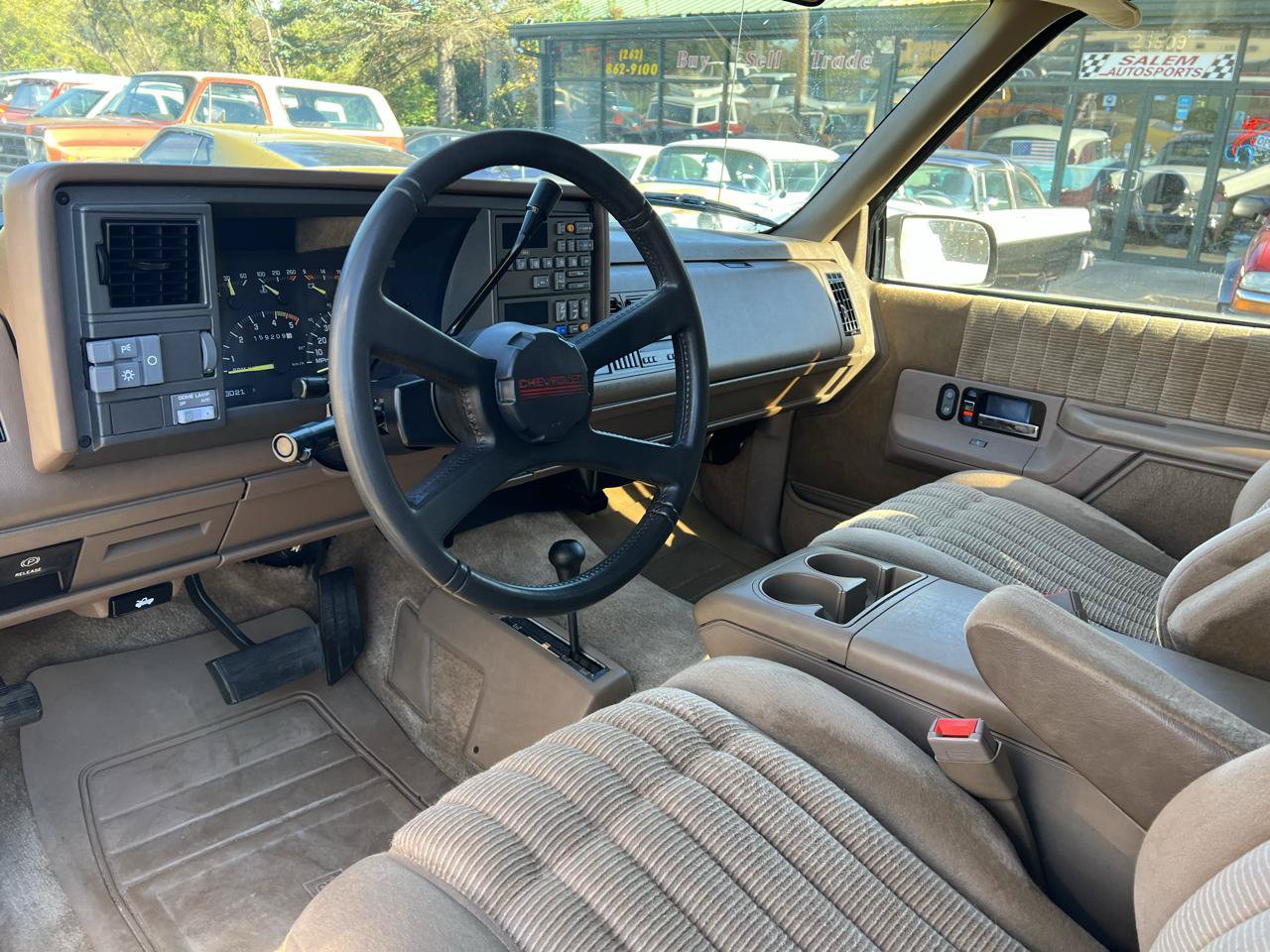 Used 1992 Chevrolet Suburban 4WD image 8