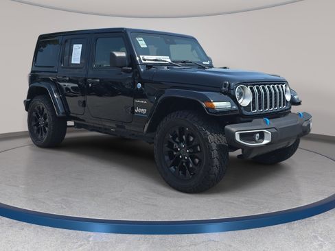 Used 2024 Jeep Wrangler Unlimited Sahara AWD/4WD image 3