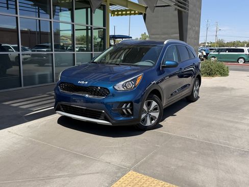 Used 2022 Kia Niro LX FWD image 2