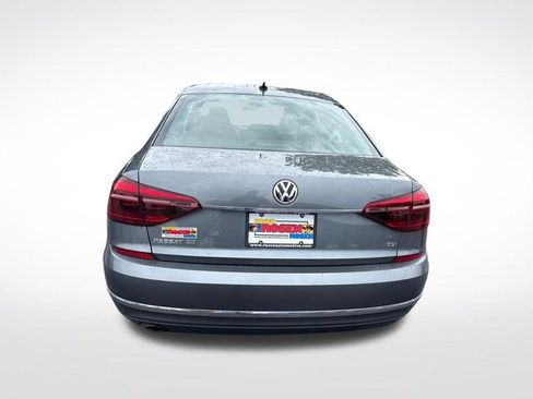 Used 2018 Volkswagen Passat 2.0T SE FWD image 4