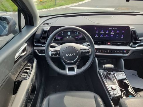 Used 2025 Kia Sportage EX FWD image 11