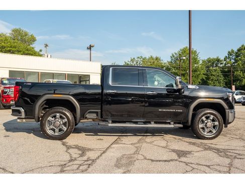 Used 2025 GMC Sierra 2500 SLT AWD/4WD image 9