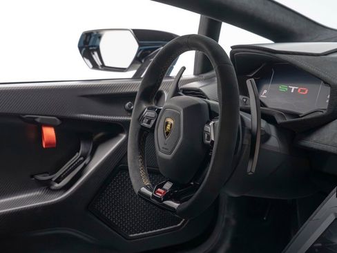 Used 2022 Lamborghini Huracan STO RWD image 37