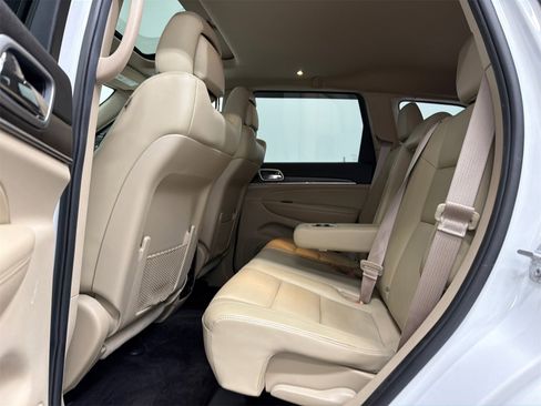 Used 2018 Jeep Grand Cherokee Limited w/ Trailer Tow Group IV image 17