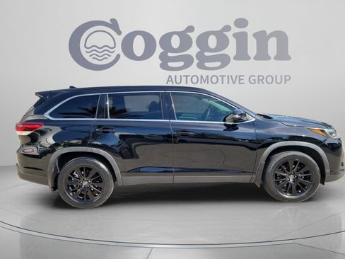 Used 2019 Toyota Highlander SE AWD/4WD image 4