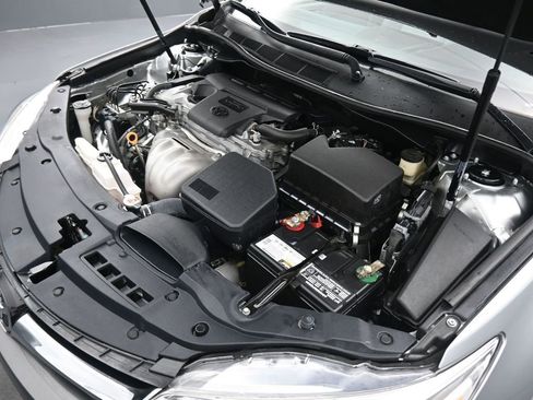 Used 2017 Toyota Camry LE image 42