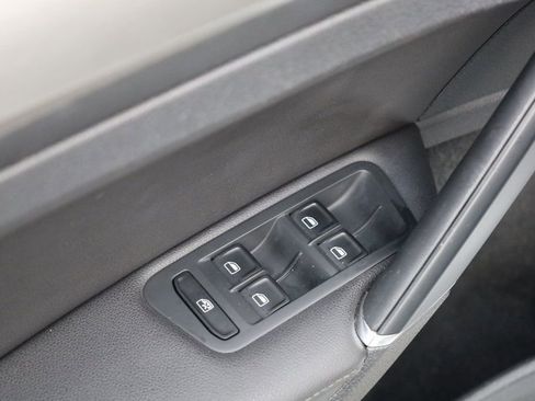 Used 2015 Volkswagen Golf TDI S image 30