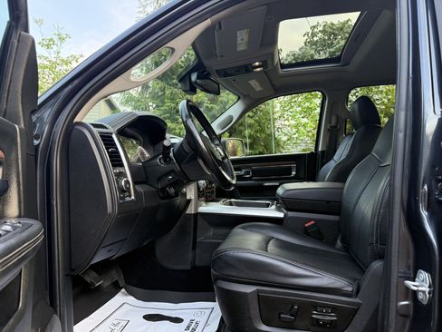 Used 2019 RAM 1500 Laramie AWD/4WD image 16
