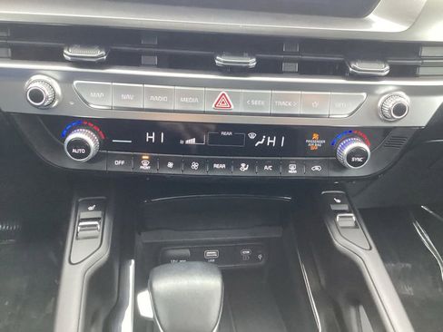 Used 2025 Kia Telluride S image 23
