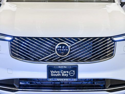 Certified 2025 Volvo XC90 B6 Plus w/ Protection Package Premier image 7