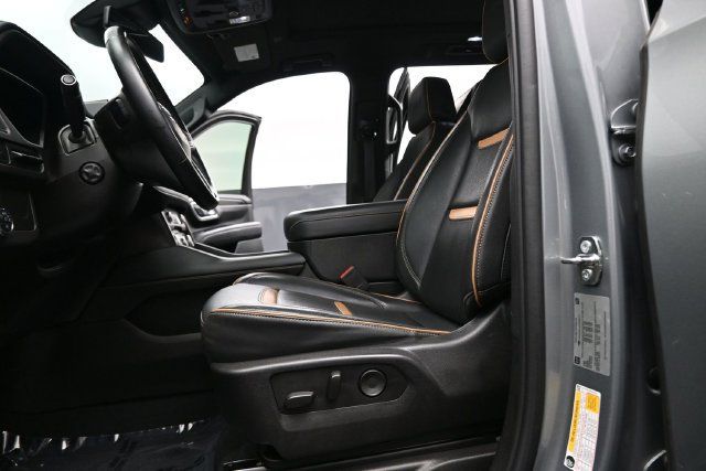 Used 2023 GMC Yukon XL AT4 w/ AT4 Premium Package AWD/4WD image 16