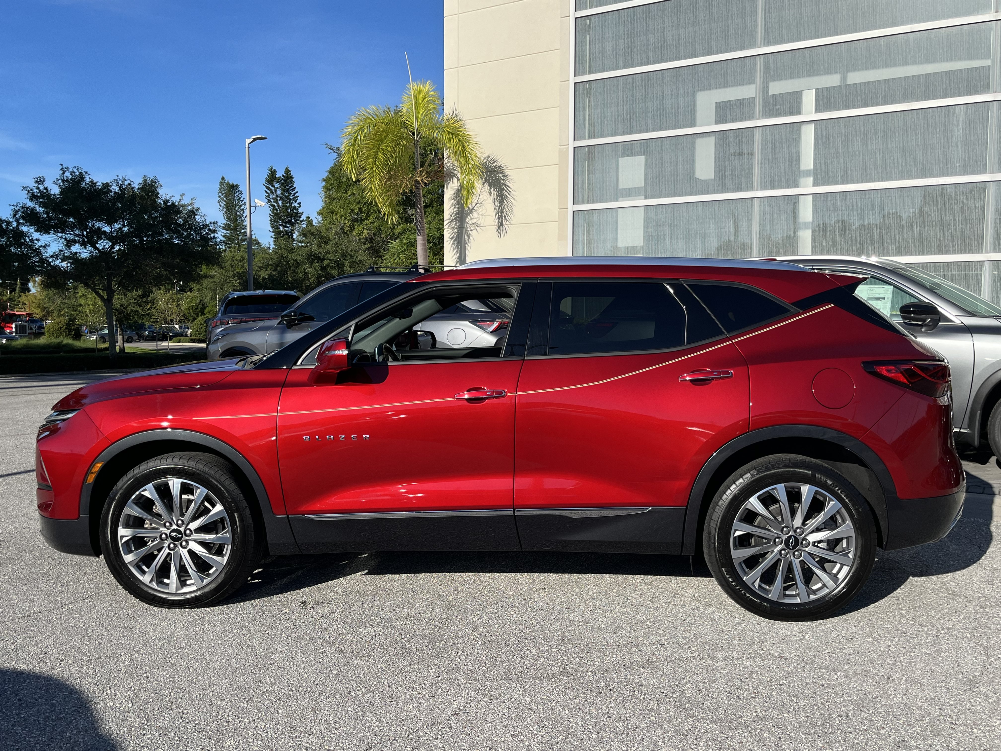 Used 2025 Chevrolet Blazer Premier w/ Driver Confidence II Package FWD image 5