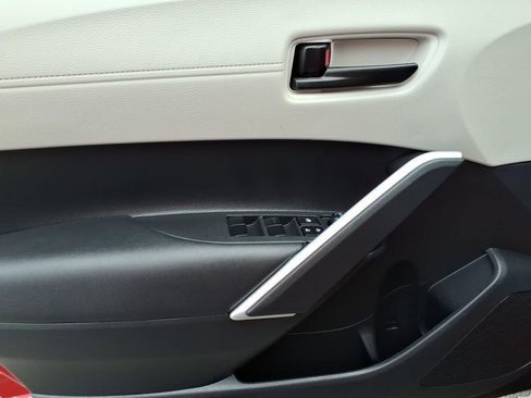 Used 2024 Toyota Corolla Cross LE image 13