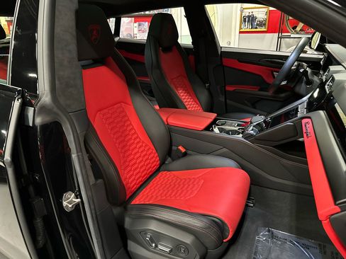 Used 2022 Lamborghini Urus image 21