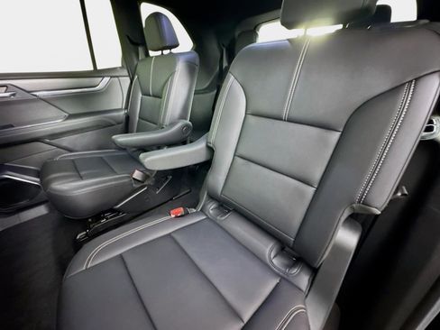 Certified 2024 GMC Acadia Elevation w/ Luxury Package image 22