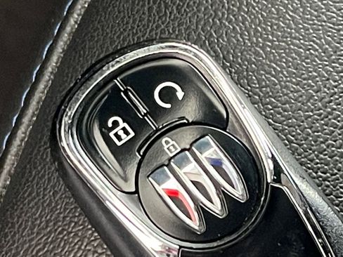 Used 2025 Buick Envista Sport Touring image 23
