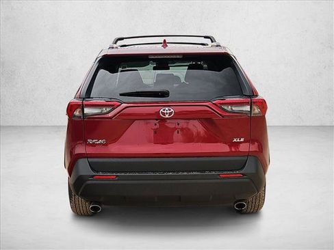 Used 2019 Toyota RAV4 XLE w/ Convenience Package FWD image 8