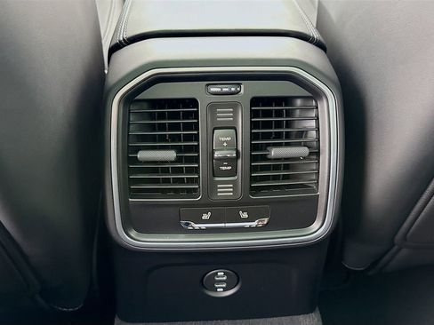 New 2026 Porsche Macan S image 28