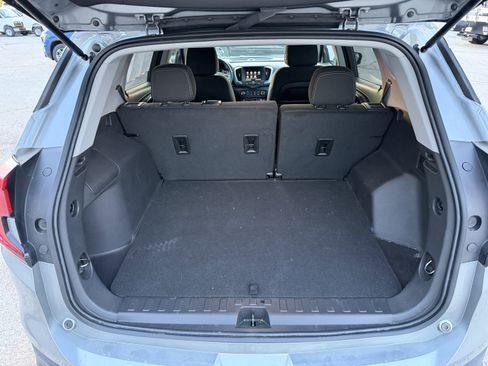 Used 2024 GMC Terrain SLE image 9