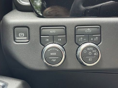 New 2025 GMC Sierra 1500 Elevation image 14