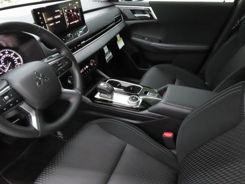 New 2026 Mitsubishi Outlander ES FWD image 21
