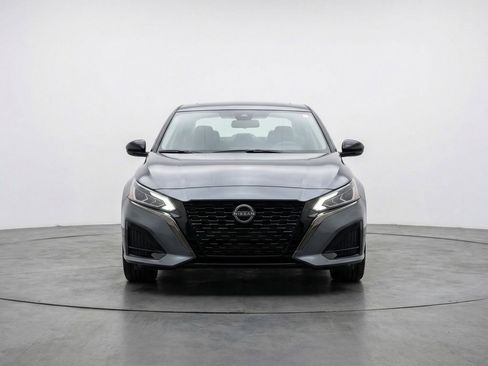 Used 2025 Nissan Altima 2.5 SV image 2