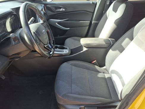 Used 2025 Chevrolet Trax RS FWD image 4