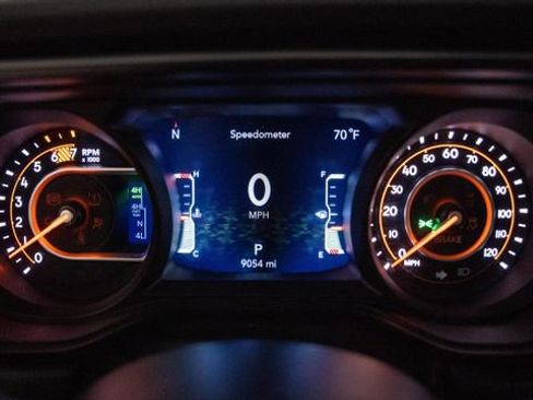 Used 2024 Jeep Wrangler Unlimited Rubicon 392 image 6