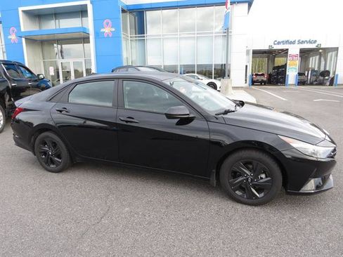 Used 2023 Hyundai Elantra SEL image 5