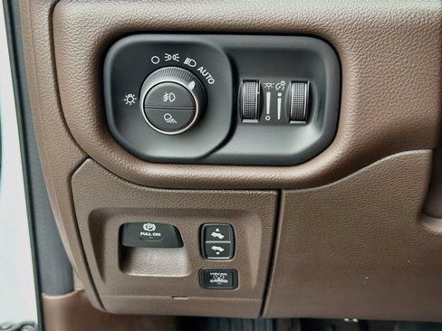 Used 2025 RAM 1500 Laramie AWD/4WD image 32