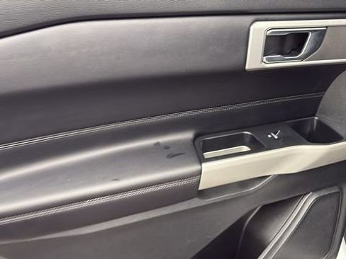 Used 2021 Ford Explorer XLT image 25