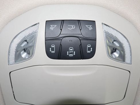 Used 2023 Chrysler Voyager LX FWD image 26