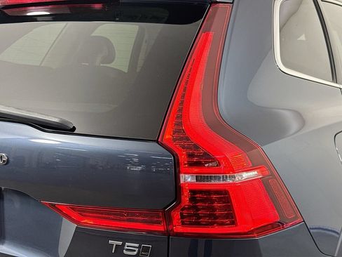 Used 2019 Volvo XC60 T5 Momentum w/ Multimedia Package AWD/4WD image 34