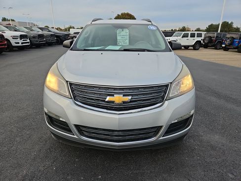 Used 2015 Chevrolet Traverse LS image 2