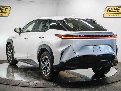 Used 2025 Lexus RZ 300e image 2