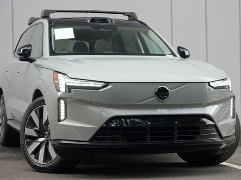 Used 2025 Volvo EX90 Ultra AWD/4WD image 4