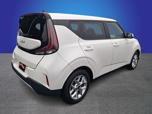 Used 2023 Kia Soul LX w/ Option Group 015 FWD image 4