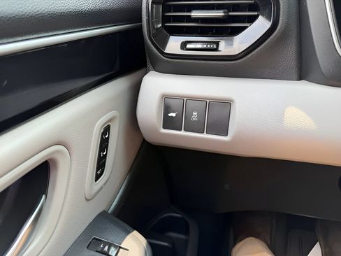 Used 2025 Honda Pilot Touring image 17
