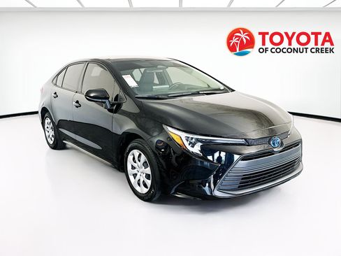 Used 2024 Toyota Corolla LE FWD image 1