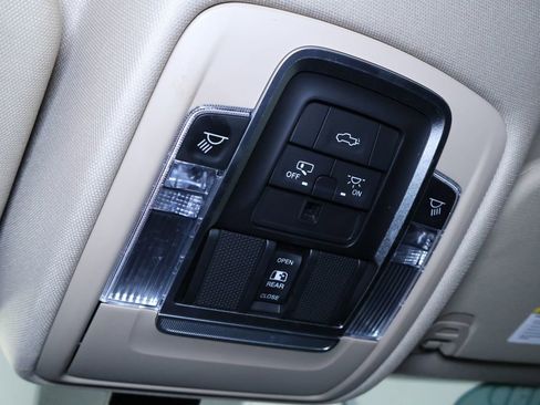 Used 2020 RAM 1500 Laramie image 27