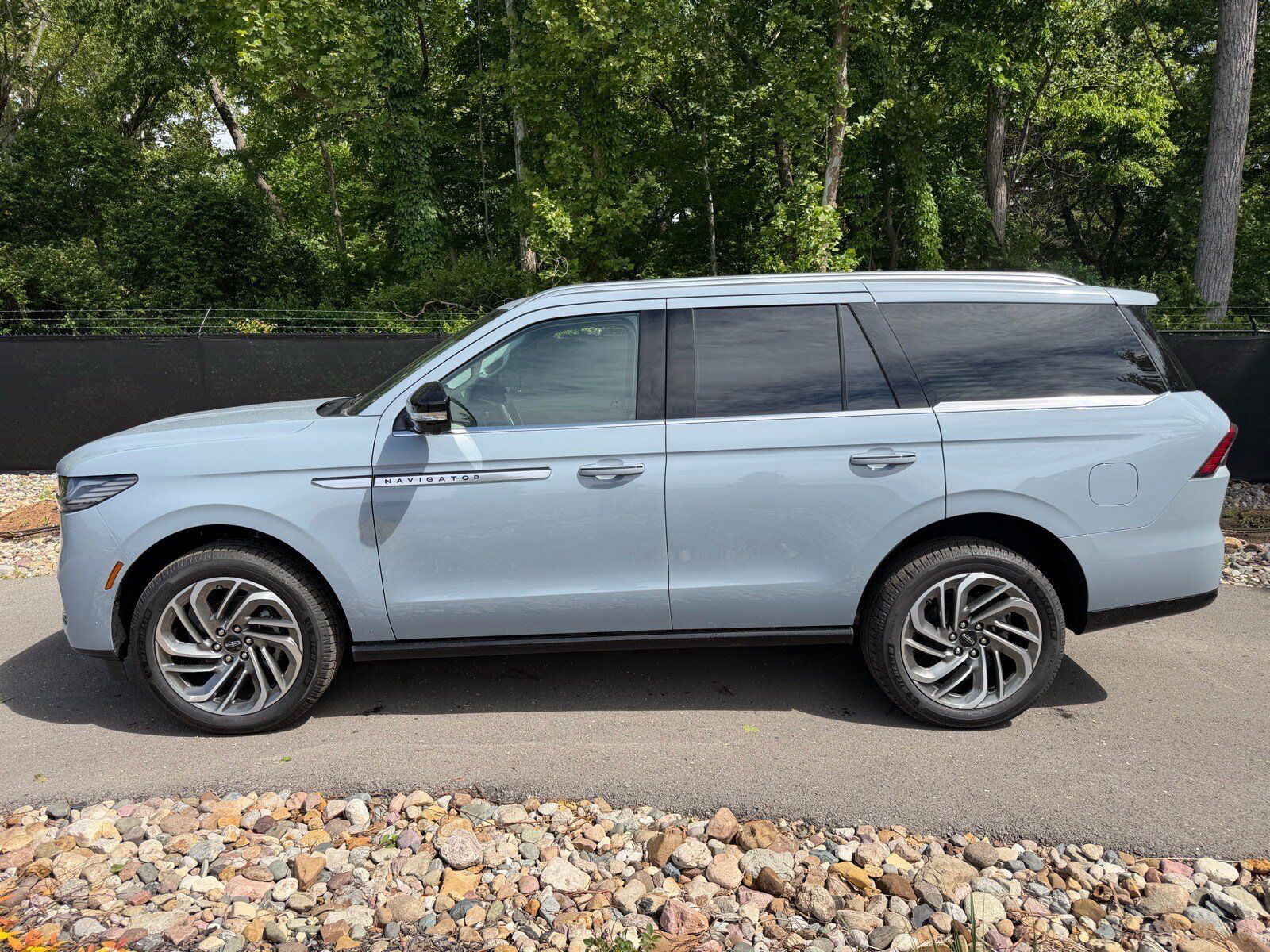 New 2026 Lincoln Navigator Reserve AWD/4WD image 2